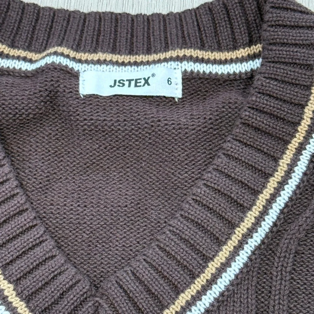 Boy's Preppy V-Neck Cable Knit Sweater Size 6